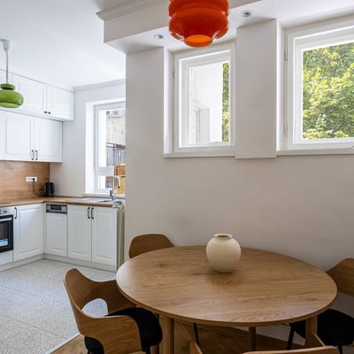 Rental of a bright 3-room apartment, 99 m², city center, Belgrade, Serbia